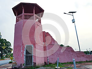 old cityÃ¢â¬â¹ wallÃ¢â¬â¹ withÃ¢â¬â¹ grassÃ¢â¬â¹ andÃ¢â¬â¹ akyÃ¢â¬â¹ photo